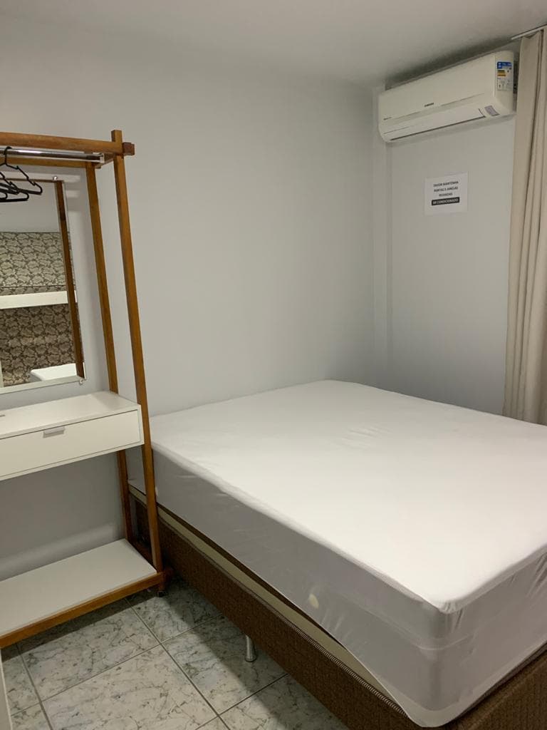 Quarto com beliches — ideal para grupos de excursão em Itapema
