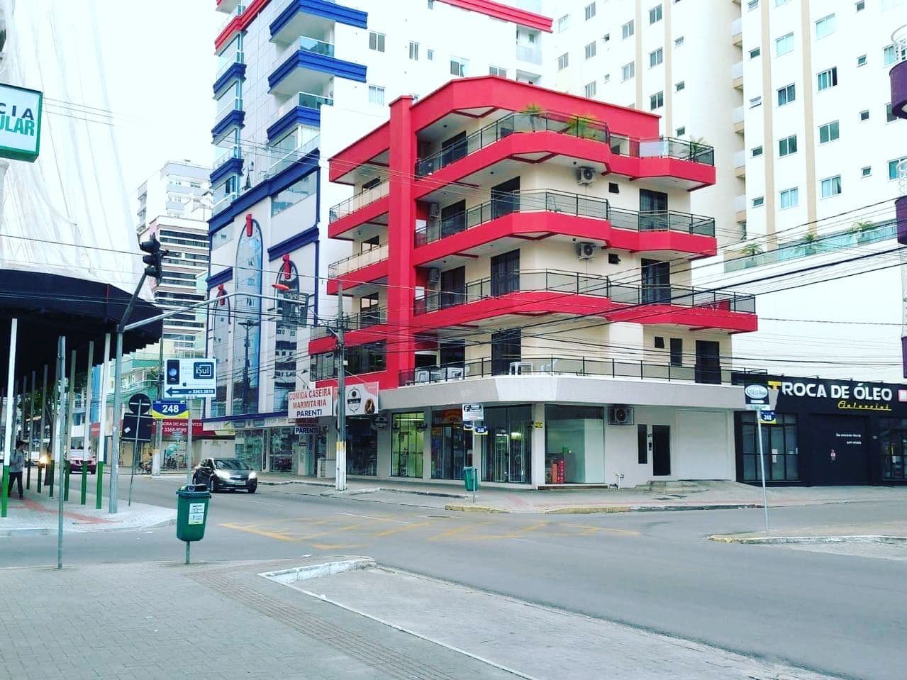 Entrada e área externa da Pousada Grando em Itapema